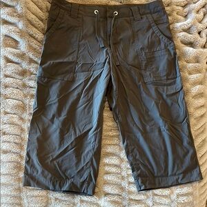 Lucy women’s pedal pushers size Medium. Hits just below knee. LOTS of life left!